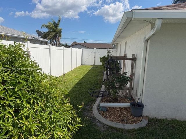1825 SE 12th Terrace, Cape Coral, FL 33990