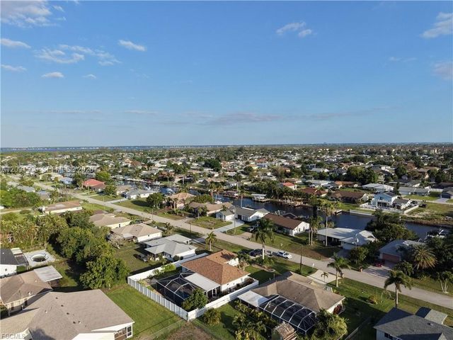 1825 SE 12th Terrace, Cape Coral, FL 33990
