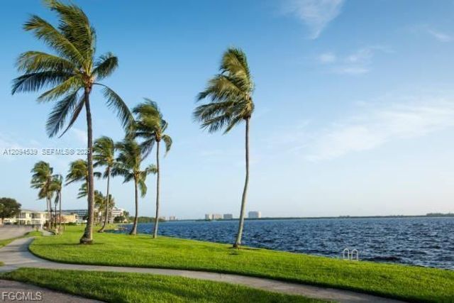 1825 SE 12th Terrace, Cape Coral, FL 33990