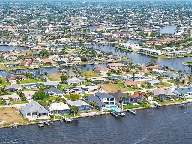 1825 SE 12th Terrace, Cape Coral, FL 33990