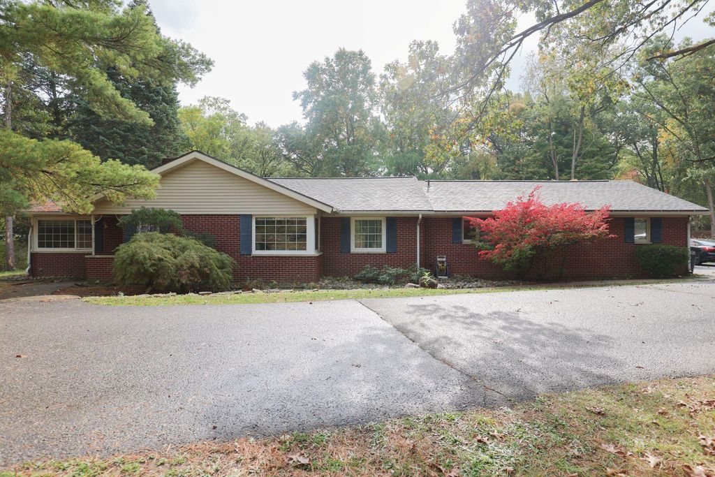 921 W Kilgore Road, Portage, MI 49024