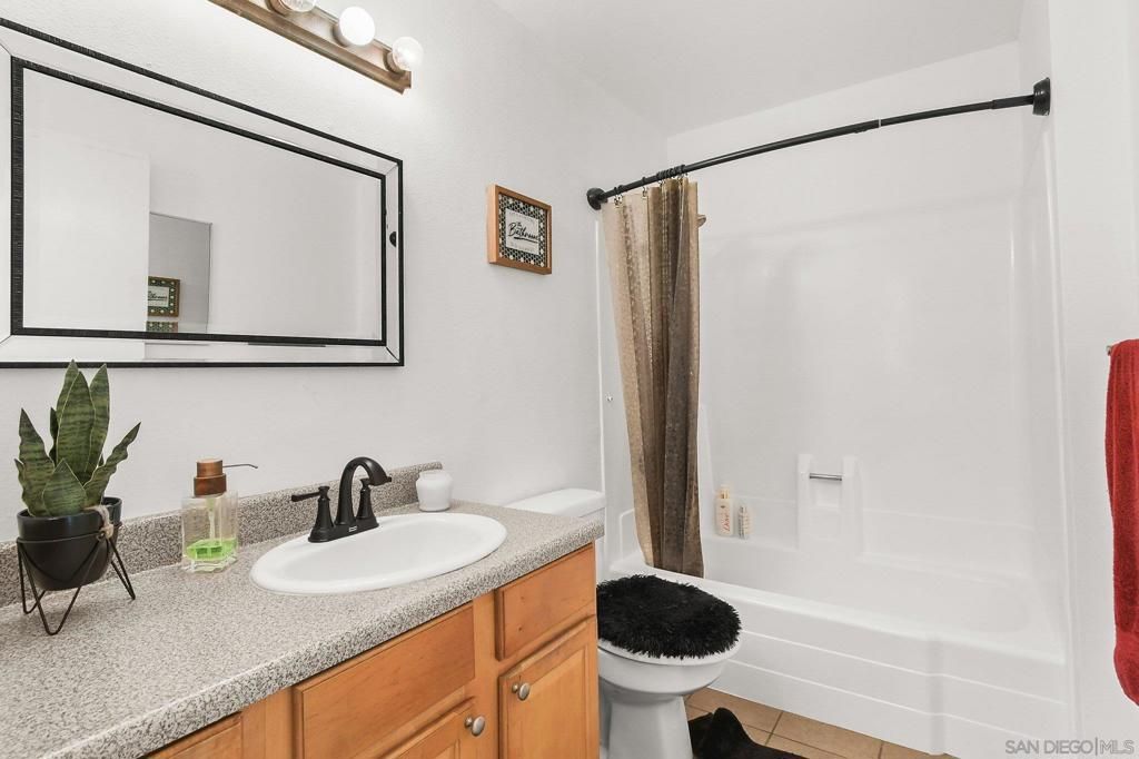 Image 16 of property listing at 403 Emerald Ave APT 8, El Cajon, CA 92020