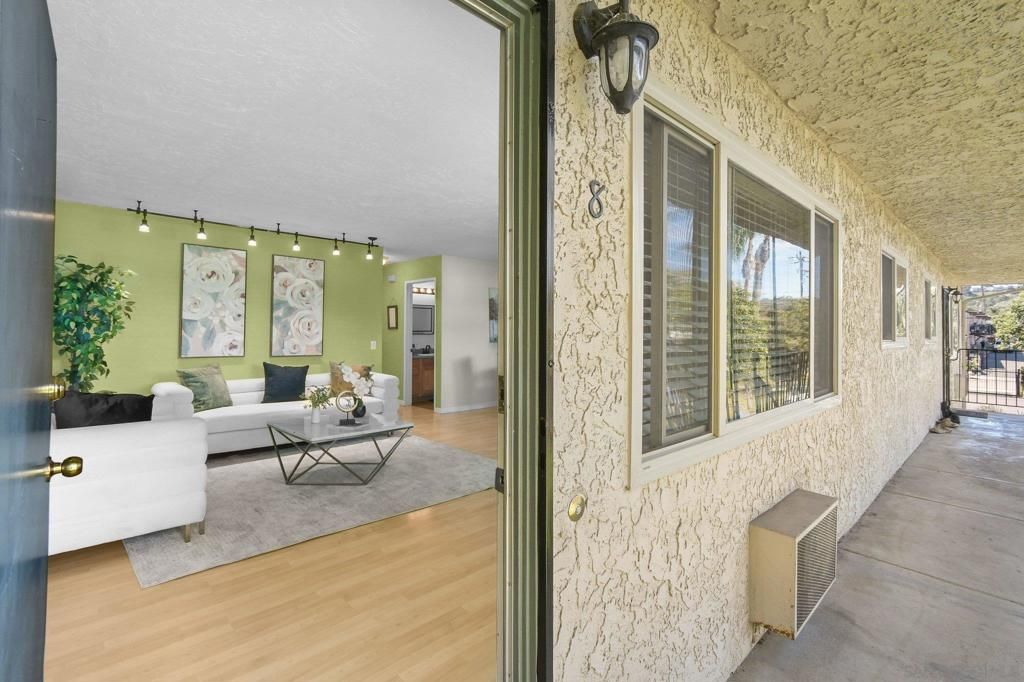 Image 5 of property listing at 403 Emerald Ave APT 8, El Cajon, CA 92020