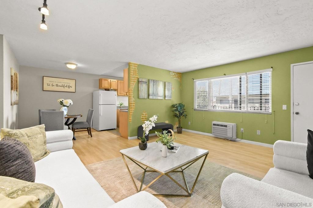 Image 8 of property listing at 403 Emerald Ave APT 8, El Cajon, CA 92020