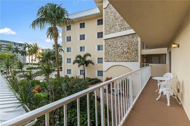 3000 Gulf Shore BLVD N # 211, Naples, FL 34103