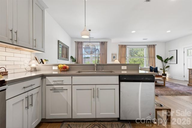 62 Dillingham Road, Asheville, NC 28805