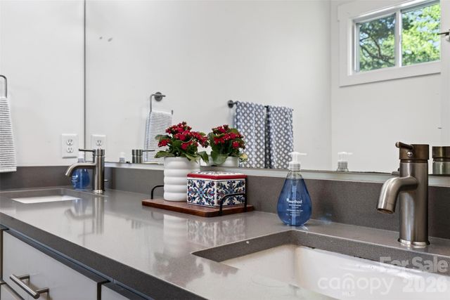 62 Dillingham Road, Asheville, NC 28805