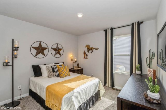 7806 Crossroads Drive SW, Cedar Rapids, IA 52404