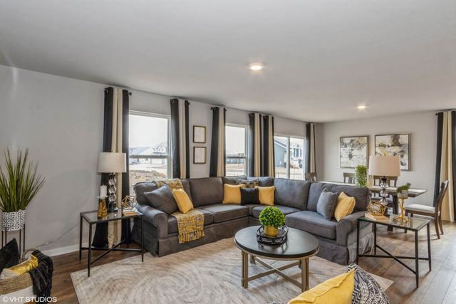 7806 Crossroads Drive SW, Cedar Rapids, IA 52404