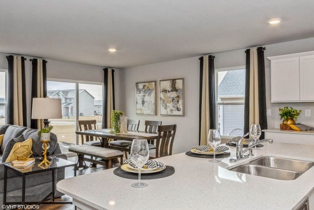 7806 Crossroads Drive SW, Cedar Rapids, IA 52404