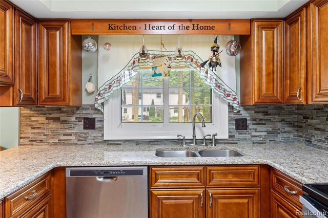 23228 Gilbar Street, Novi, MI 48375