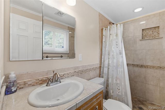 23228 Gilbar Street, Novi, MI 48375