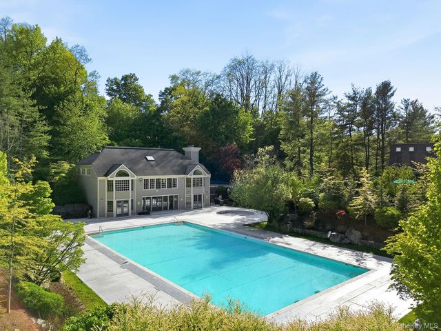 19 Clubhouse Lane, Scarsdale, NY 10583
