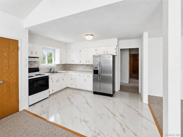 17 Fordham Road, West Babylon, NY 11704