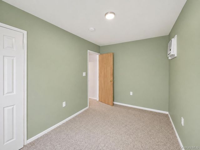 17 Fordham Road, West Babylon, NY 11704