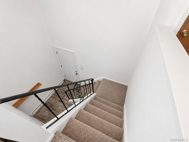 17 Fordham Road, West Babylon, NY 11704