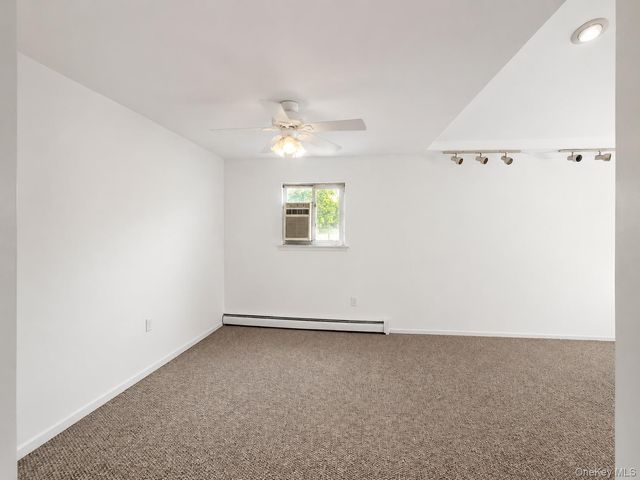 17 Fordham Road, West Babylon, NY 11704