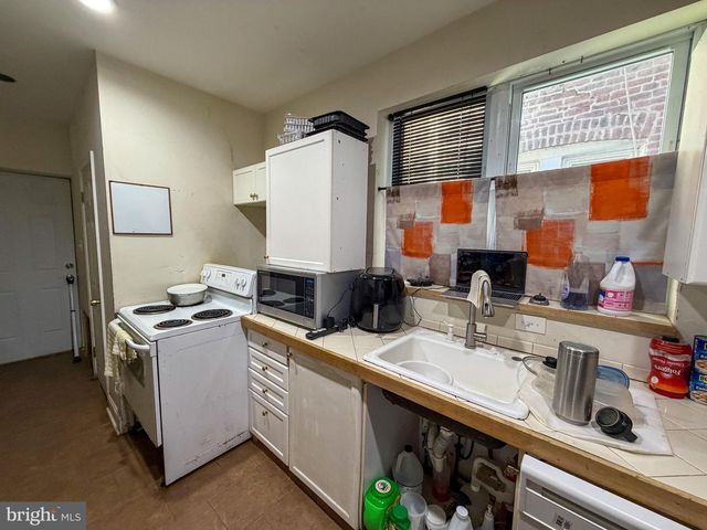 3232 N NEWKIRK ST, Philadelphia, PA 19129