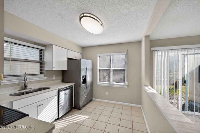 2039 CYPRESS LANDING Drive, Jacksonville, FL 32233