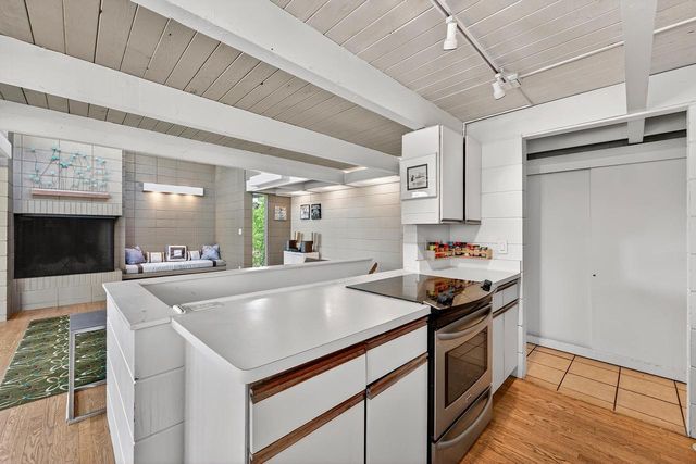 316 Oxford ROAD, Waukesha, WI 53186