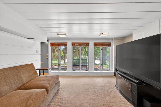 316 Oxford ROAD, Waukesha, WI 53186