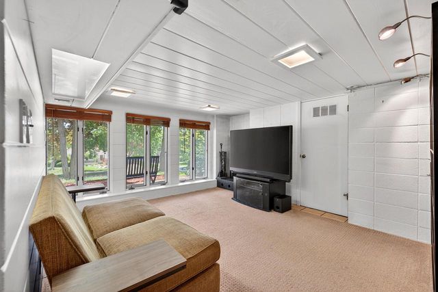 316 Oxford ROAD, Waukesha, WI 53186