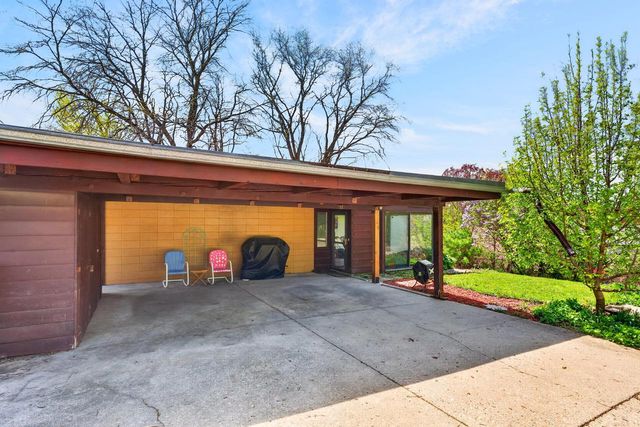 316 Oxford ROAD, Waukesha, WI 53186