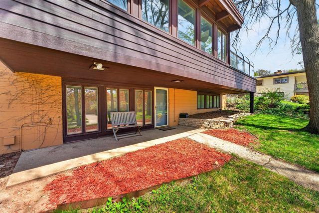 316 Oxford ROAD, Waukesha, WI 53186