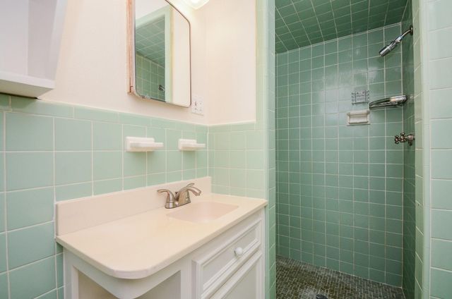 2203 Bron Holly Drive, Houston, TX 77018