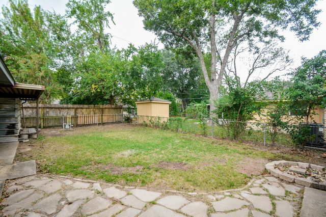 2203 Bron Holly Drive, Houston, TX 77018