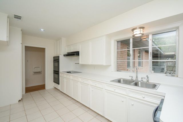 2203 Bron Holly Drive, Houston, TX 77018