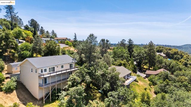 21200 Oman Drive, Soulsbyville, CA 95372