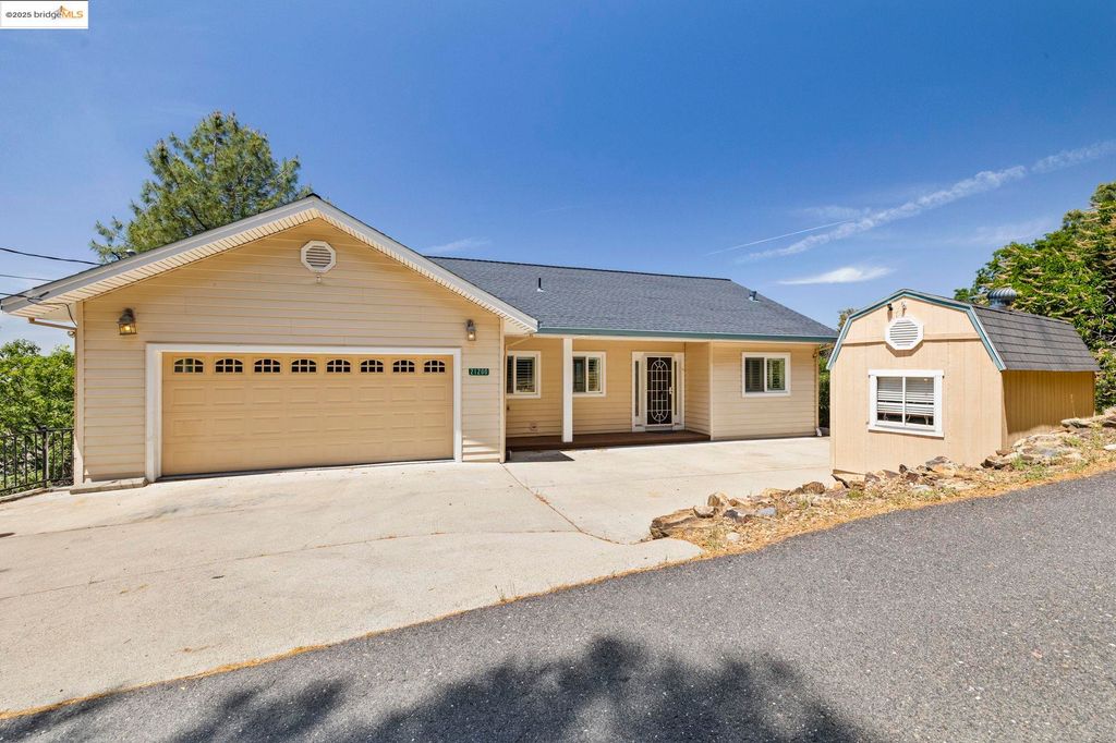 21200 Oman Drive, Soulsbyville, CA 95372