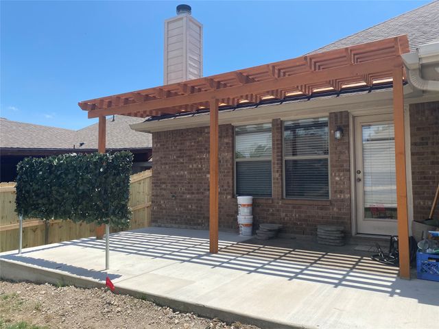 204 Dancing Light Lane, Red Oak, TX 75154