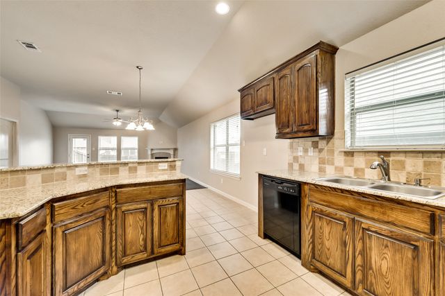 204 Dancing Light Lane, Red Oak, TX 75154