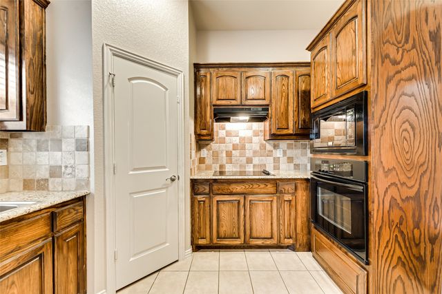 204 Dancing Light Lane, Red Oak, TX 75154