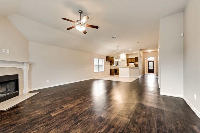 204 Dancing Light Lane, Red Oak, TX 75154
