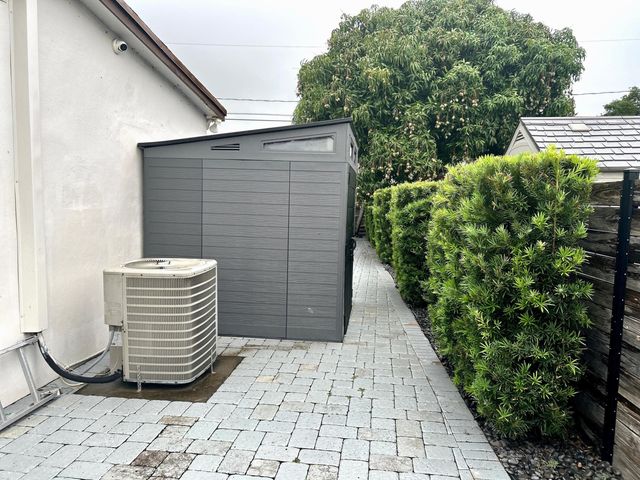 2742 Cherokee Court, West Palm Beach, FL 33406