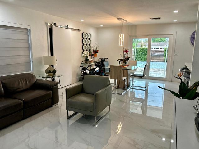 2742 Cherokee Court, West Palm Beach, FL 33406