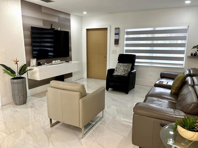 2742 Cherokee Court, West Palm Beach, FL 33406