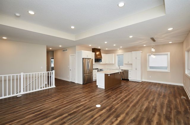 9067 Tatum Drive, West Des Moines, IA 50266