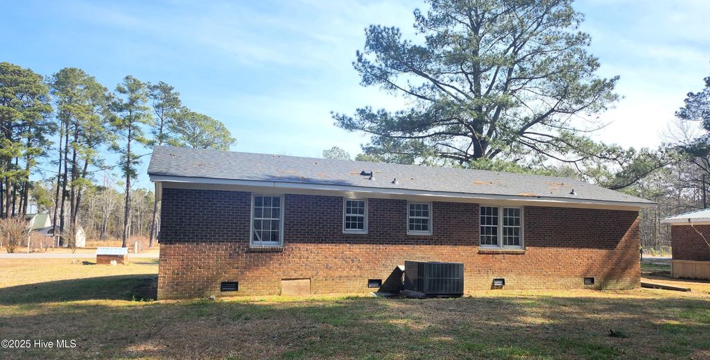 5500 Gaskins Road, Grimesland, NC 27837