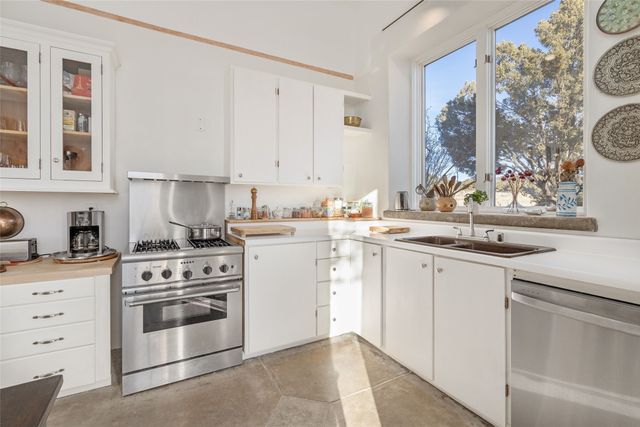 26 Likely Road, Santa Fe, NM 87508