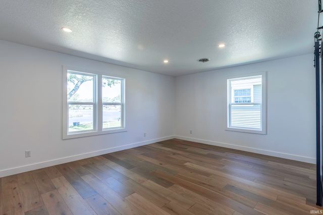 17 EMS C19c Lane, Warsaw, IN 46582