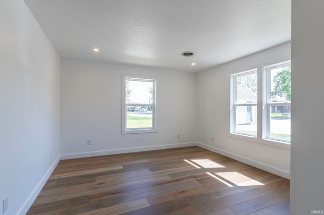 17 EMS C19c Lane, Warsaw, IN 46582