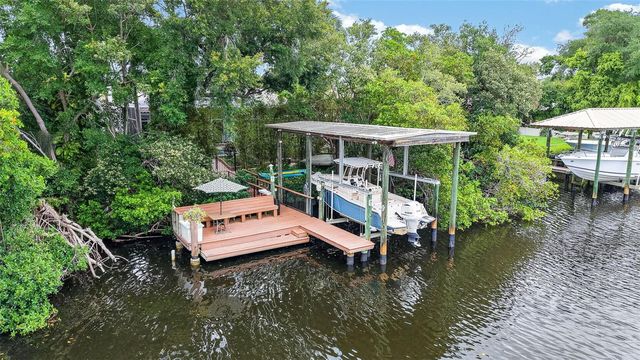 820 SAND PINE DRIVE NE, St Petersburg, FL 33703