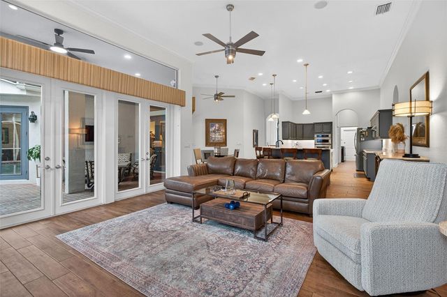 820 SAND PINE DRIVE NE, St Petersburg, FL 33703