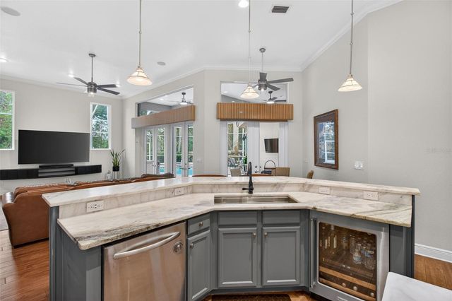 820 SAND PINE DRIVE NE, St Petersburg, FL 33703