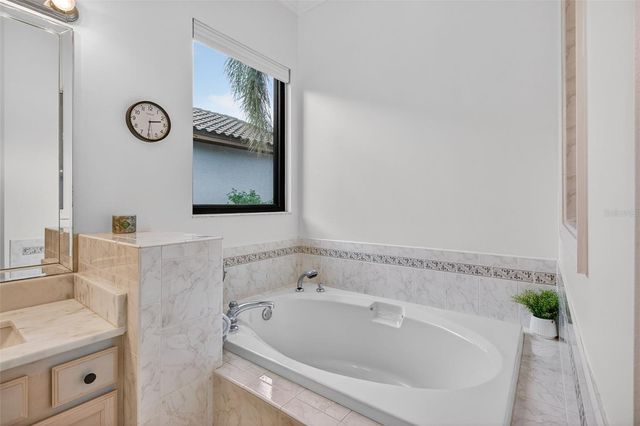 820 SAND PINE DRIVE NE, St Petersburg, FL 33703
