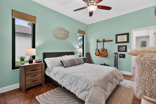 820 SAND PINE DRIVE NE, St Petersburg, FL 33703